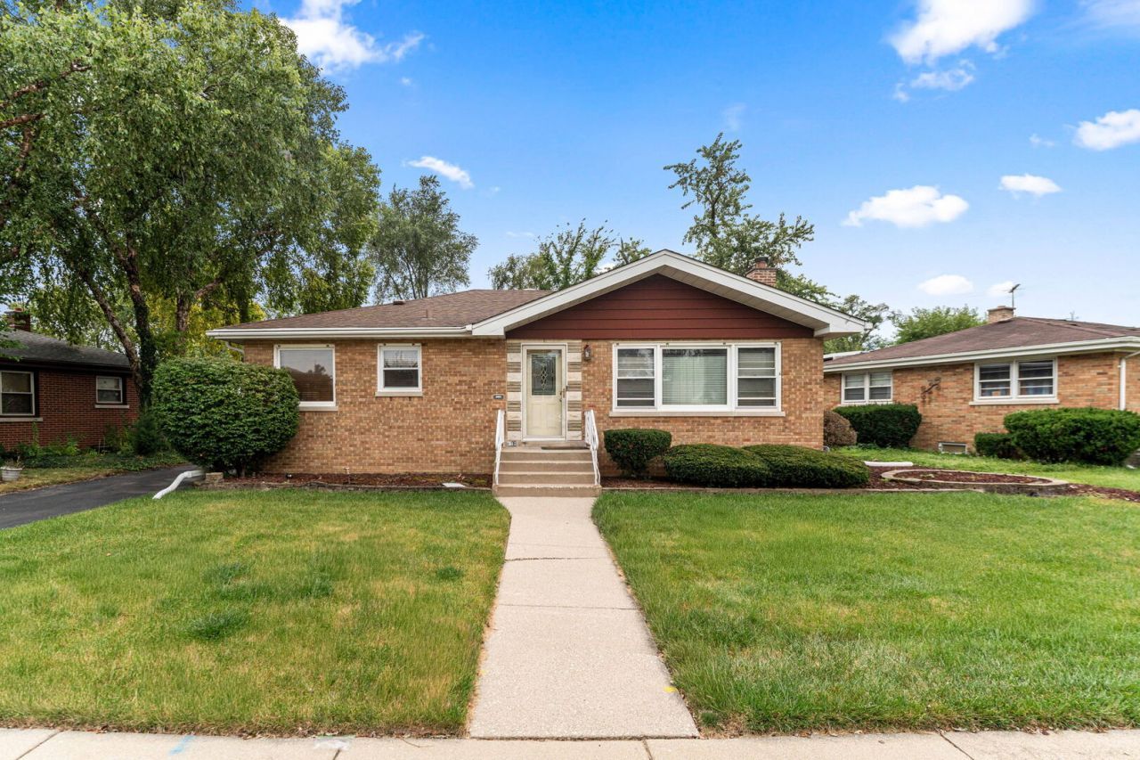 913 E 162nd Place, South Holland, IL 60473 Main Photo