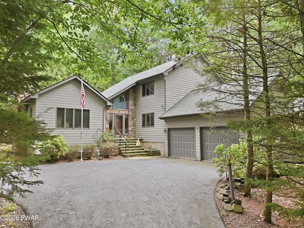 176 Cloud Crest Drive , Greentown, PA 18426
