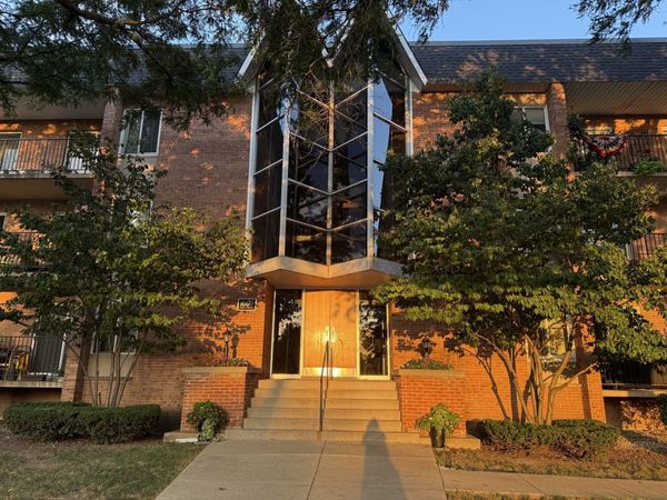 1060 N Mill Street , Unit 211, Naperville, IL 60563