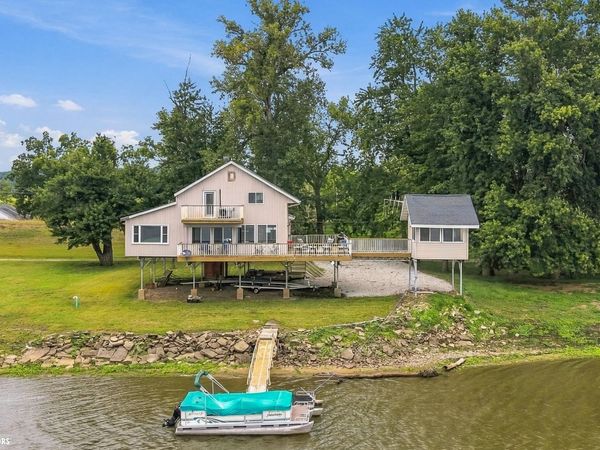 310 Edgewater Beach Road, Burlington, IA 52601
