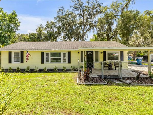 1402 E VOORHIS AVENUE , DELAND, FL 32724