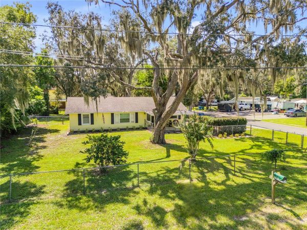 1402 E VOORHIS AVENUE , DELAND, FL 32724