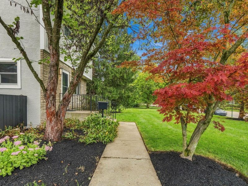 2047 Mccoy Road, Upper Arlington, OH 43220 Photo 4