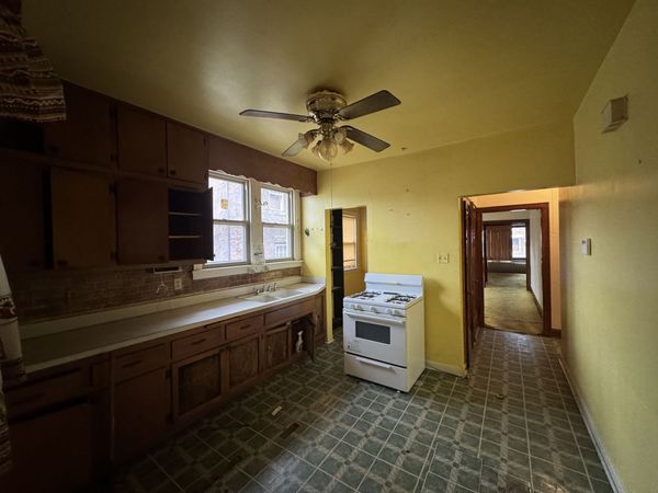 10827 S Wallace Street , Chicago, IL 60628