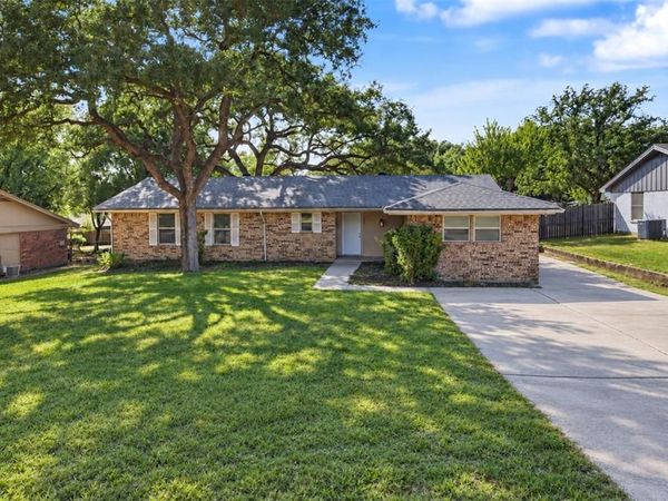 224 Mountain View Drive, Azle, TX 76020