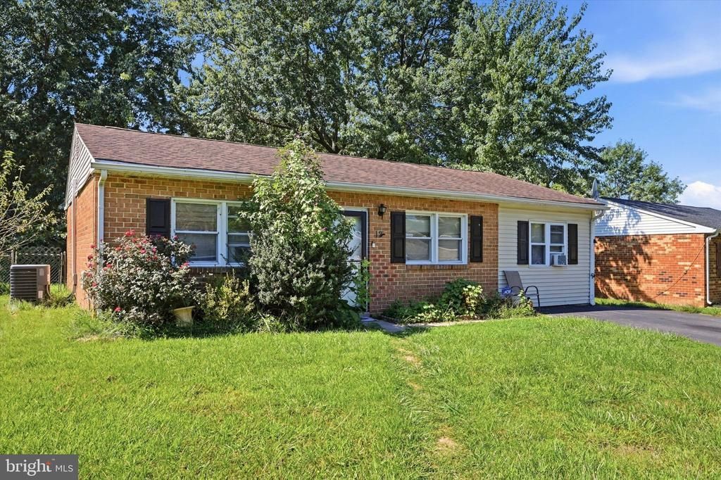 12 Strauss Way, Newark, DE 19702 Main Photo
