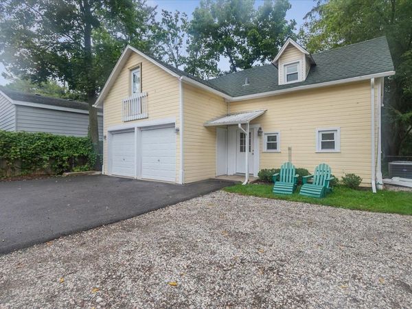 692 Cherry Avenue , Unit B, Lake Forest, IL 60045