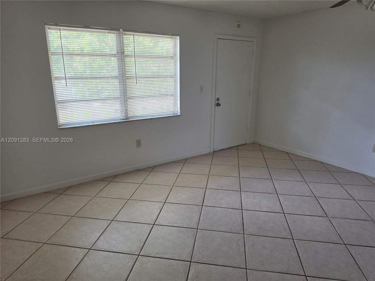20210 NE 2nd Ave , Unit V30, Miami Gardens, FL 33179 Photo