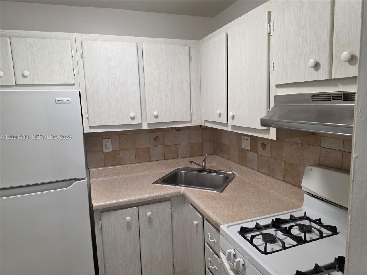 20210 NE 2nd Ave , Unit V30, Miami Gardens, FL 33179 Photo