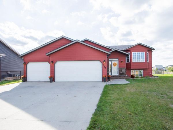 4407 15th Street S, Moorhead, MN 56560