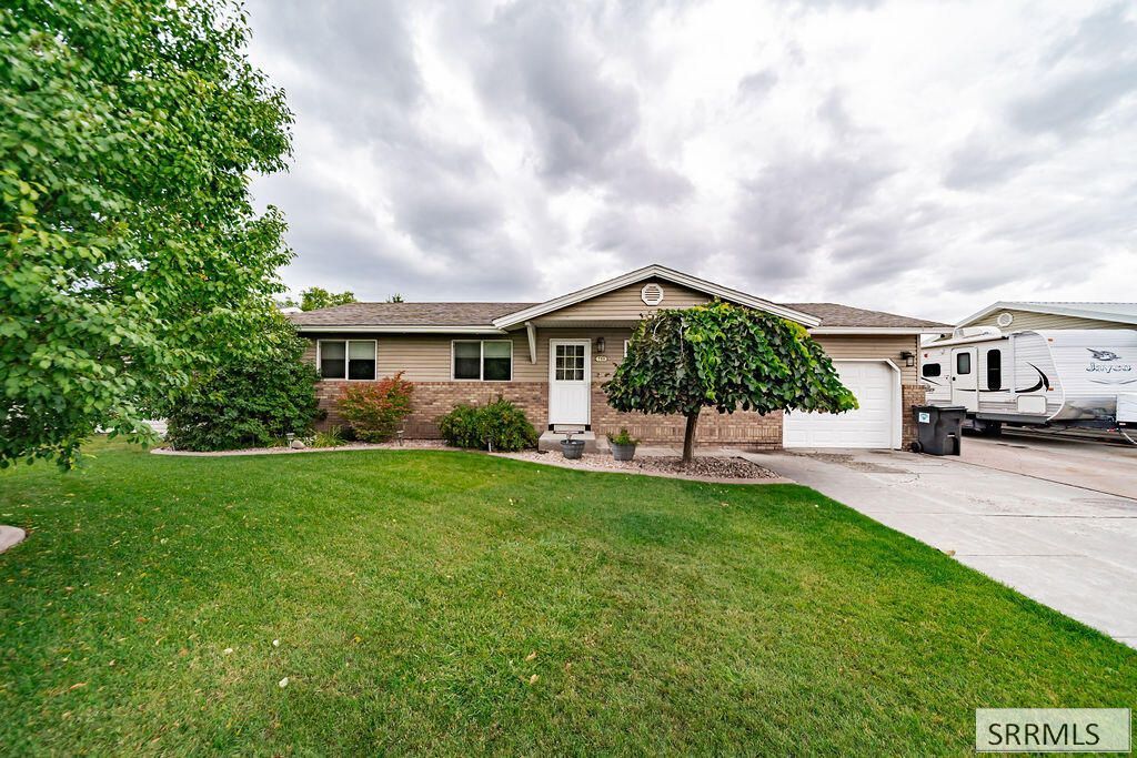 755 Auburn Avenue, Idaho Falls, ID 83401 Main Photo