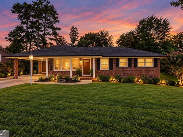 1811 Mural Circle, Morrow, GA 30260