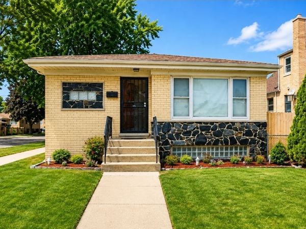 3000 N Neenah Avenue, Chicago, IL 60634