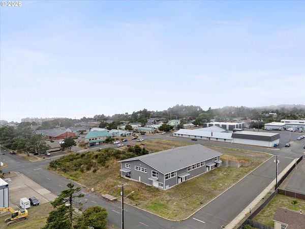 1025 NW GROVE ST, Newport, OR 97365