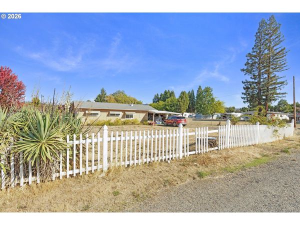 2461 NW BROCKWAY RD, Winston, OR 97496