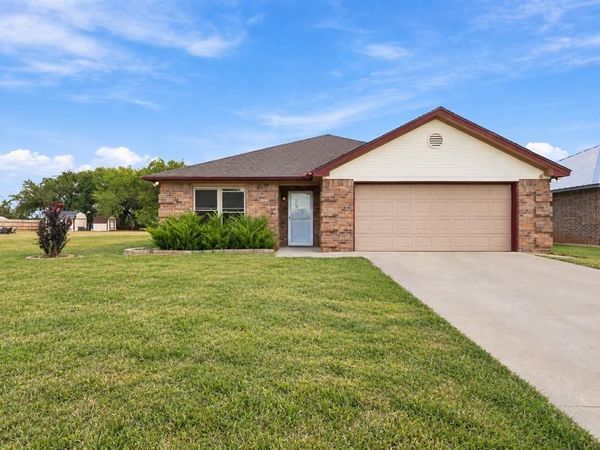 108 Chisolm Trail Court , Springtown, TX 76082