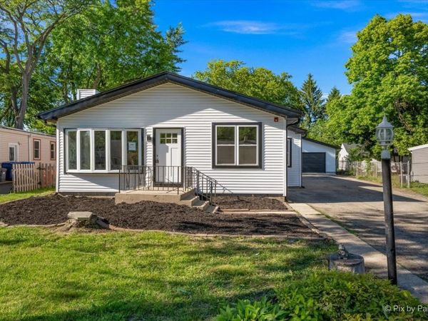 18172 W Twin Lakes Boulevard , Grayslake, IL 60030