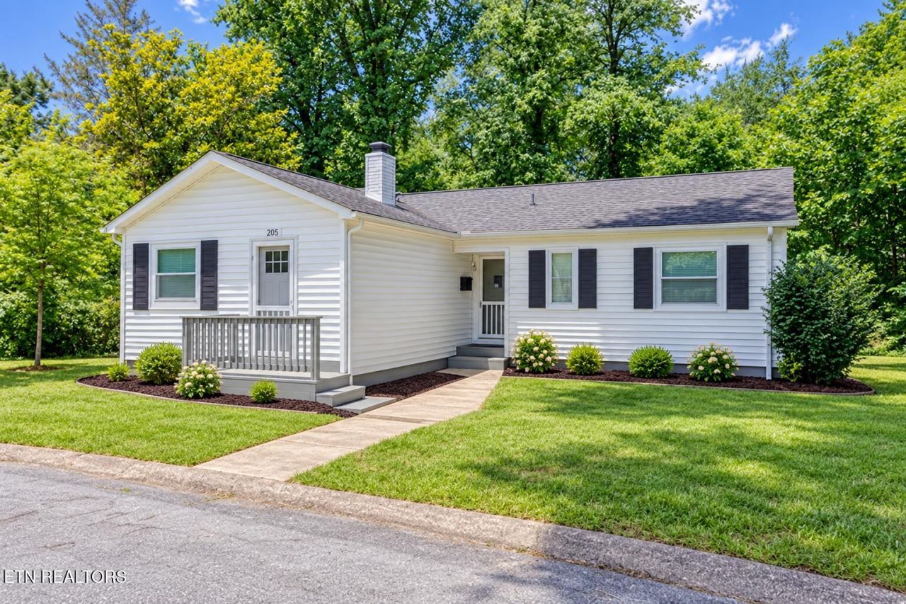 205 W Fairview Rd, Oak Ridge, TN 37830 Main Photo