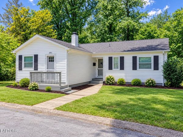 205 W Fairview Rd, Oak Ridge, TN 37830