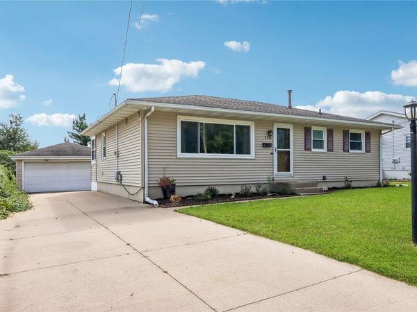 1711 34th Street NE, Cedar Rapids, IA 52402