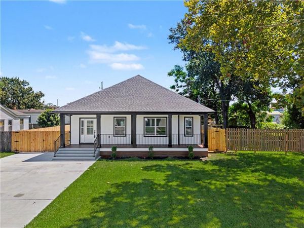 7 OLD HICKORY Avenue, Chalmette, LA 70043