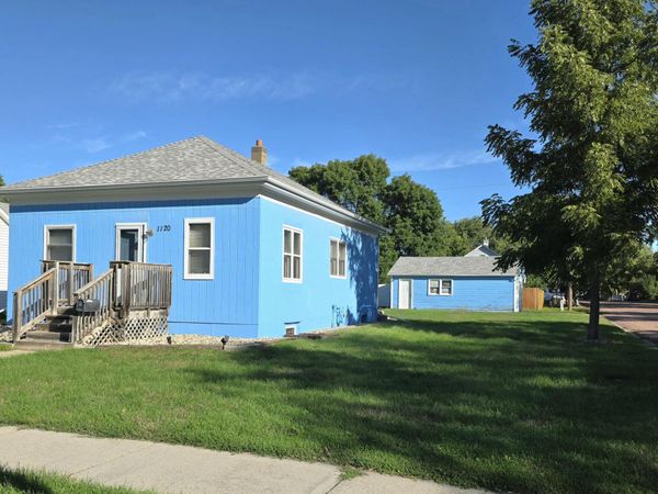  1120 E 2nd Ave, Mitchell, SD 57301
