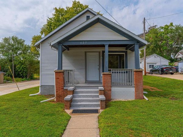 627 S KICKAPOO Street, Lincoln, IL 62656