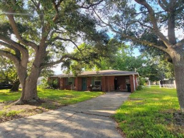 4807 Bel Meade Avenue, Pascagoula, MS 39581