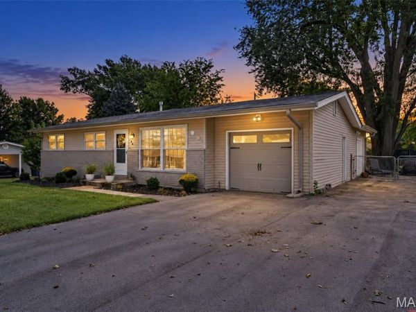 106 Paula Drive, St Charles, MO 63301