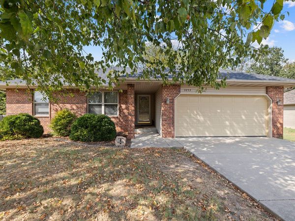 3253 E Colonial Street , Republic, MO 65738