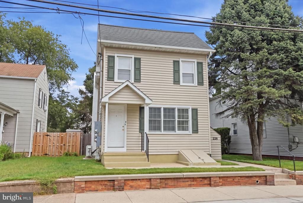 228 WASHINGTON, MORRISVILLE, PA 19067