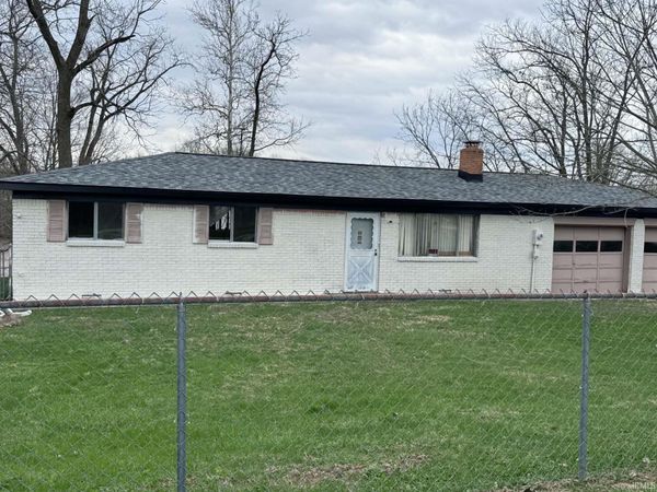 404 N Mohee Drive, Hartford City, IN 47348
