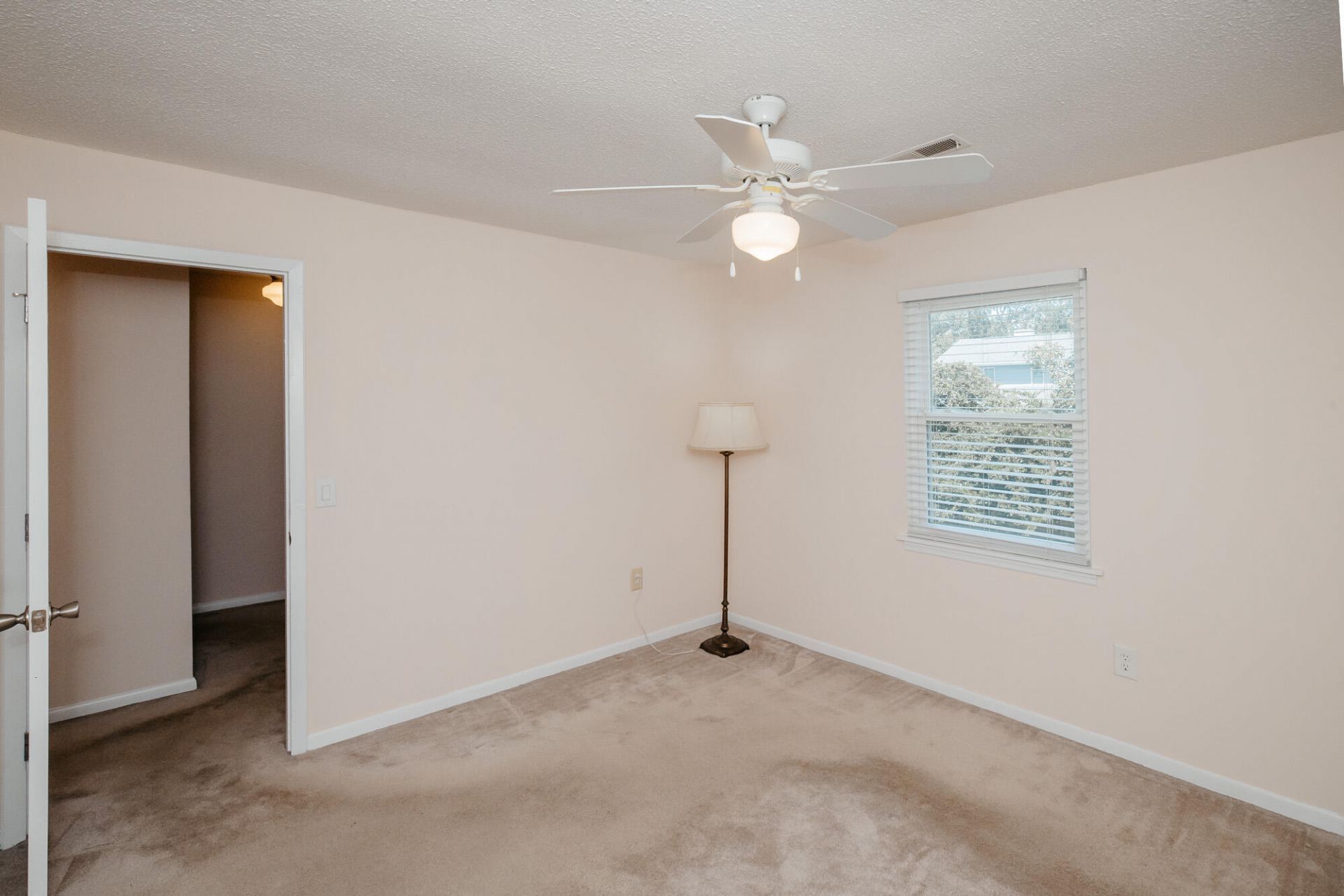 415 Parkdale Drive Photo 17