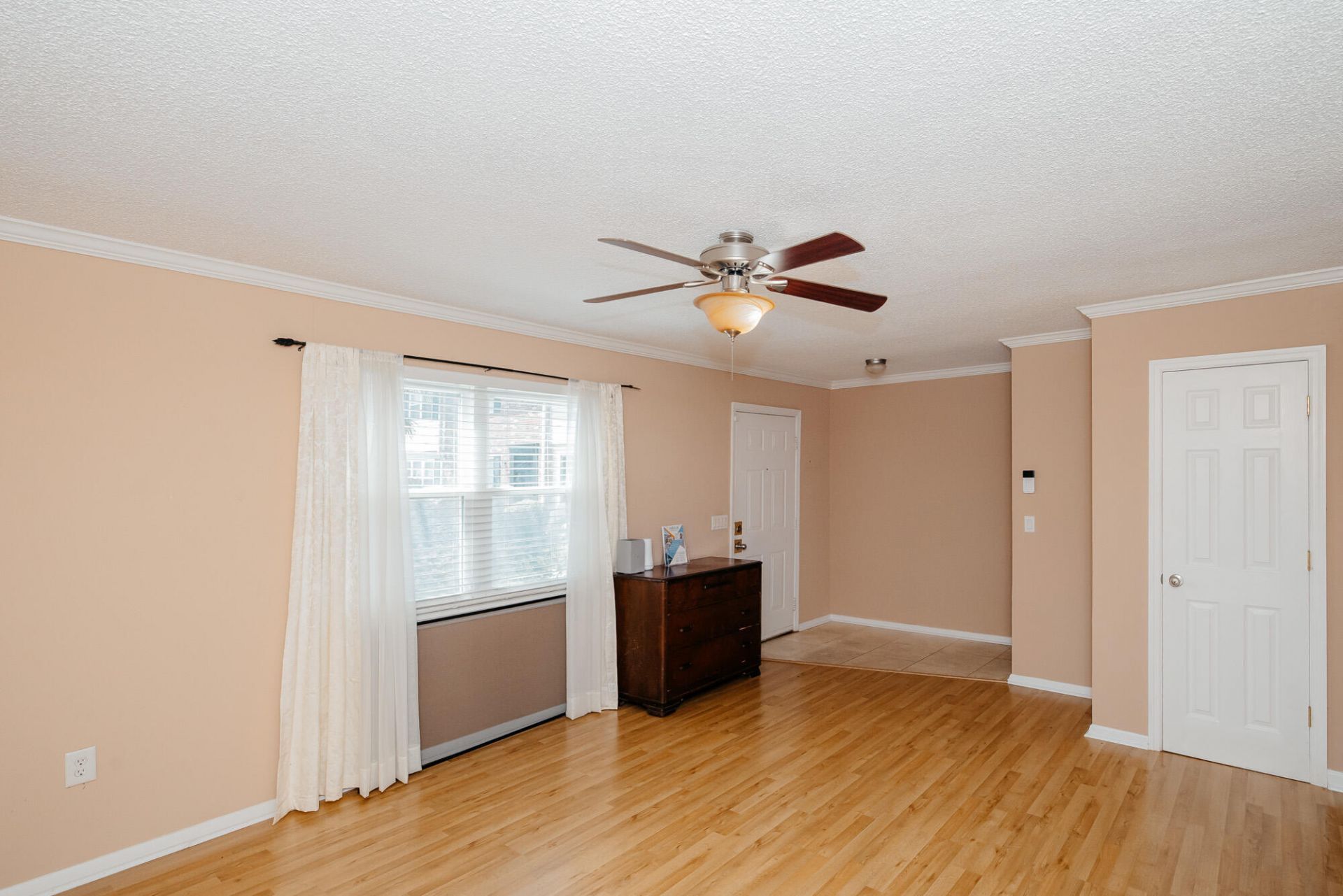 415 Parkdale Drive Photo 4