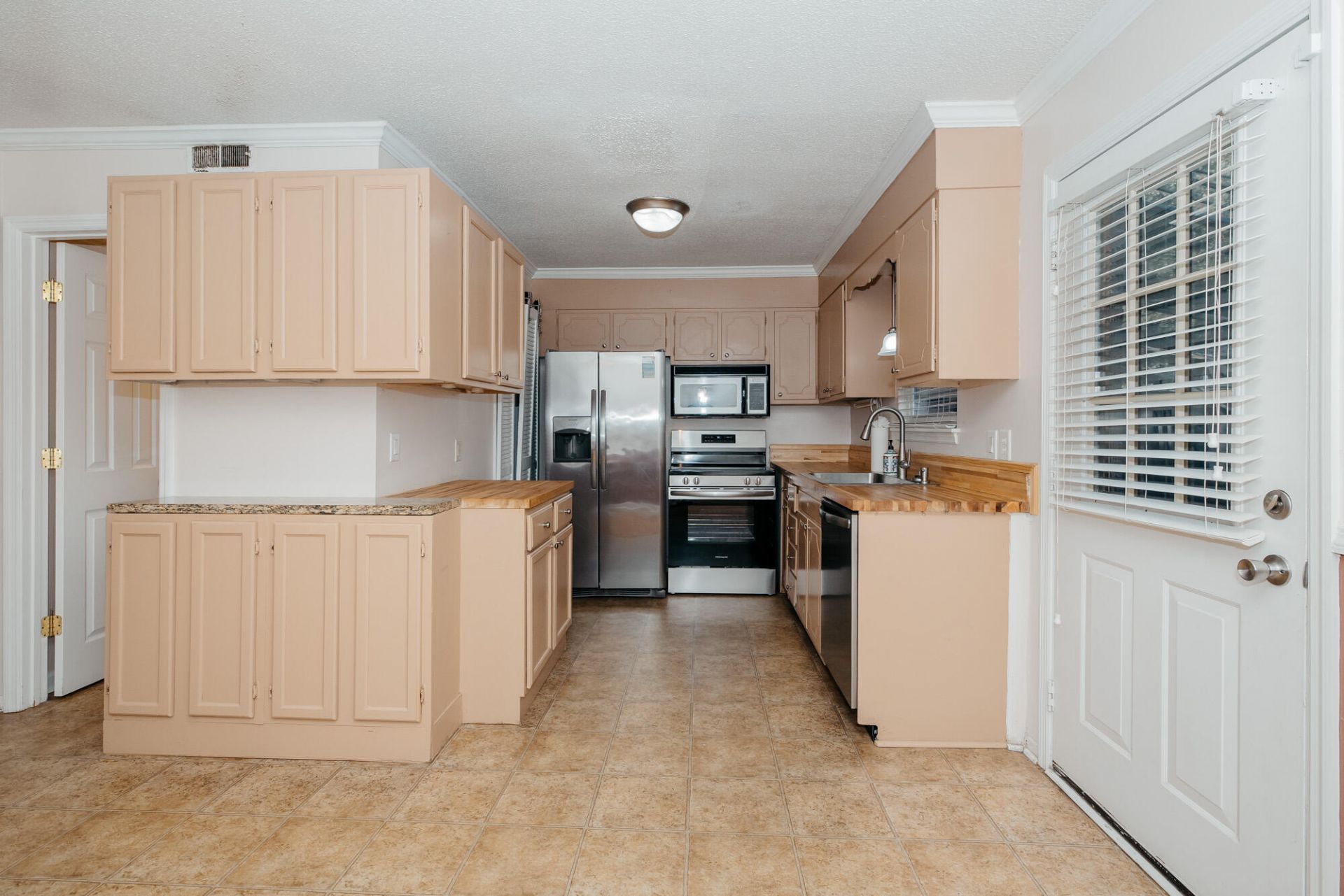 415 Parkdale Drive Photo 7