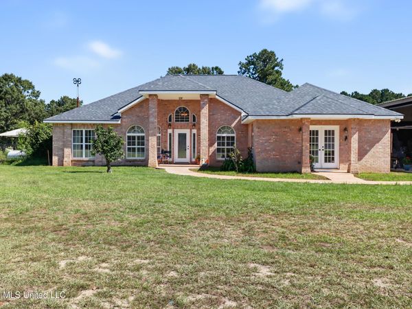 88 W Virgil Lewis Road, Carriere, MS 39426