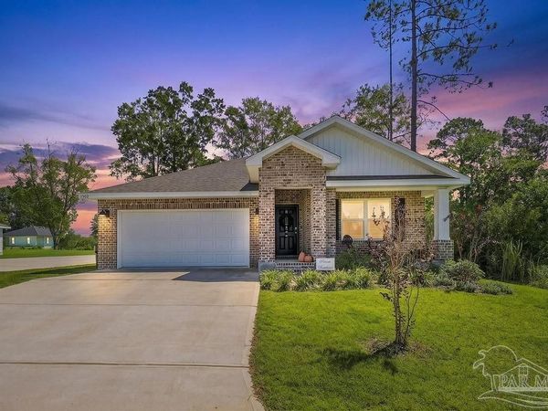 1902 Caracara St, Cantonment, FL 32533