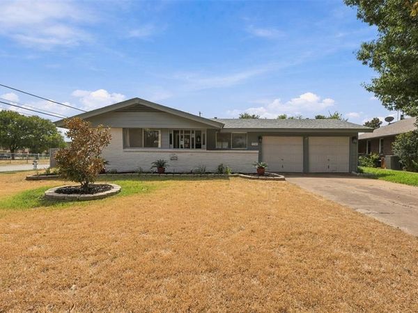 1702 Bristol Court S, Irving, TX 75062