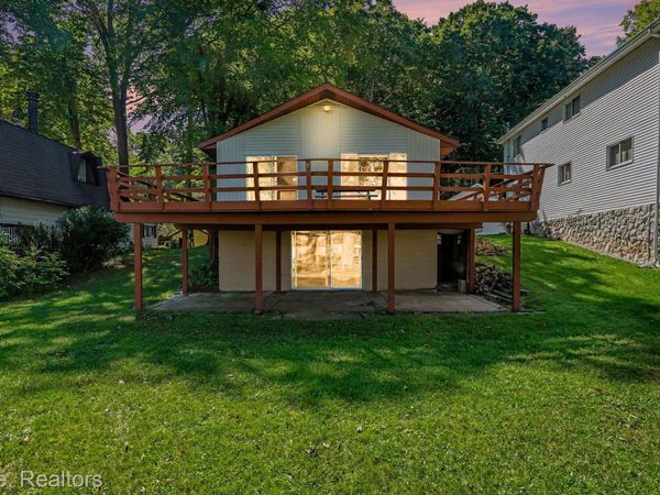 5267 Redding Drive, Hamburg Township, Mi 48169