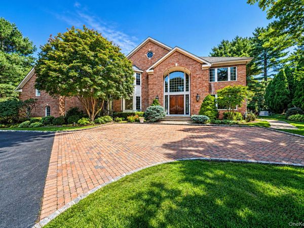 19 Cobblestone Court , Centerport, NY 11721