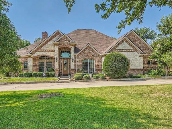 197 Park Place Circle , Cresson, TX 76035
