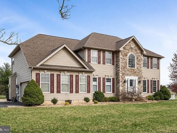 28 HARGROVE CIRCLE, MARTINSBURG, WV 25403