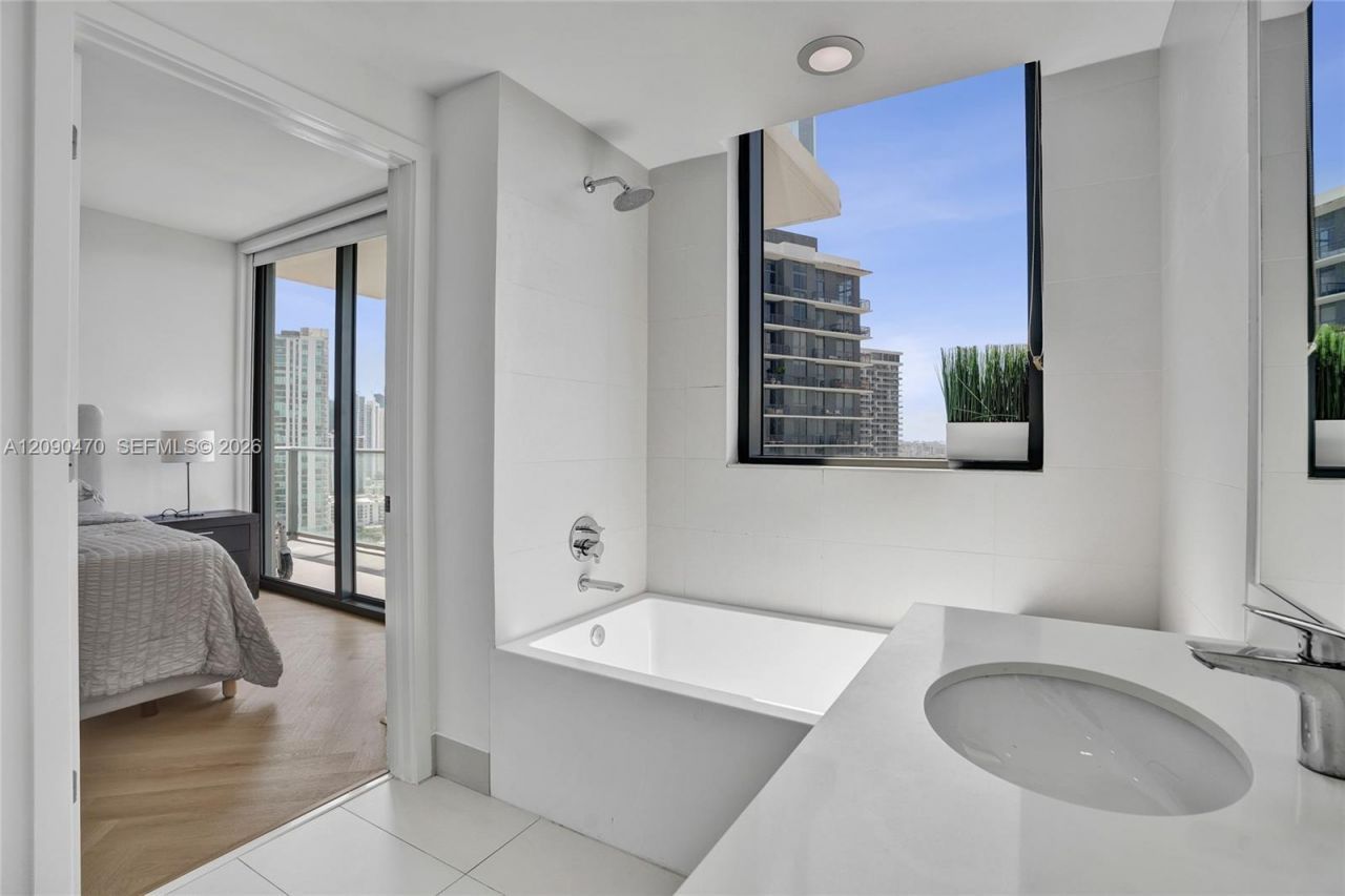501 NE 31st St , Unit 2808, Miami, FL 33137 Photo