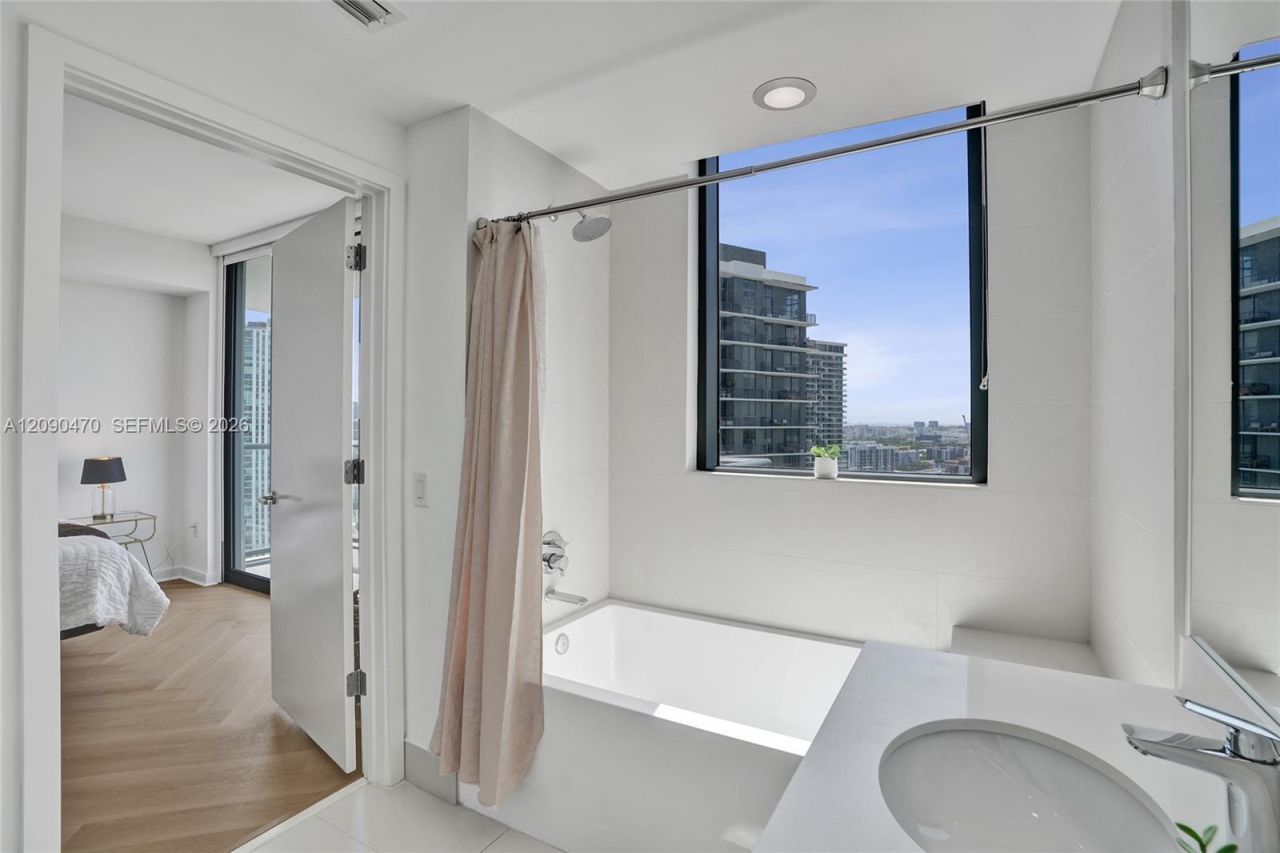 501 NE 31st St , Unit 2808, Miami, FL 33137 Photo