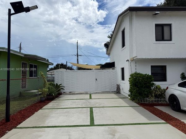 1114 NW 76th St , Miami, FL 33150