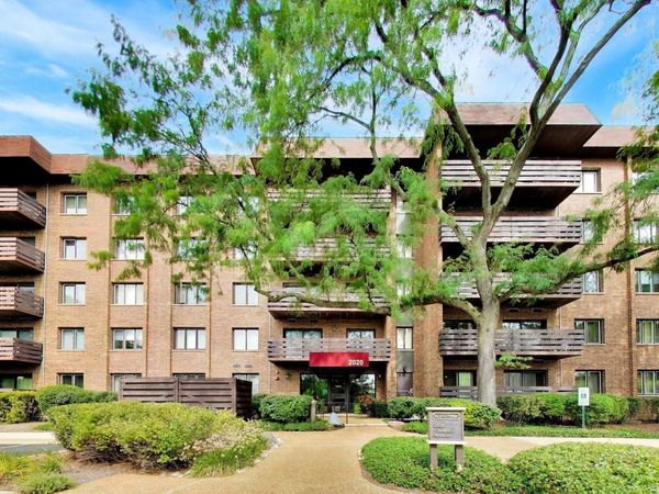 2020 Chestnut Avenue , Unit 109, Glenview, IL 60025