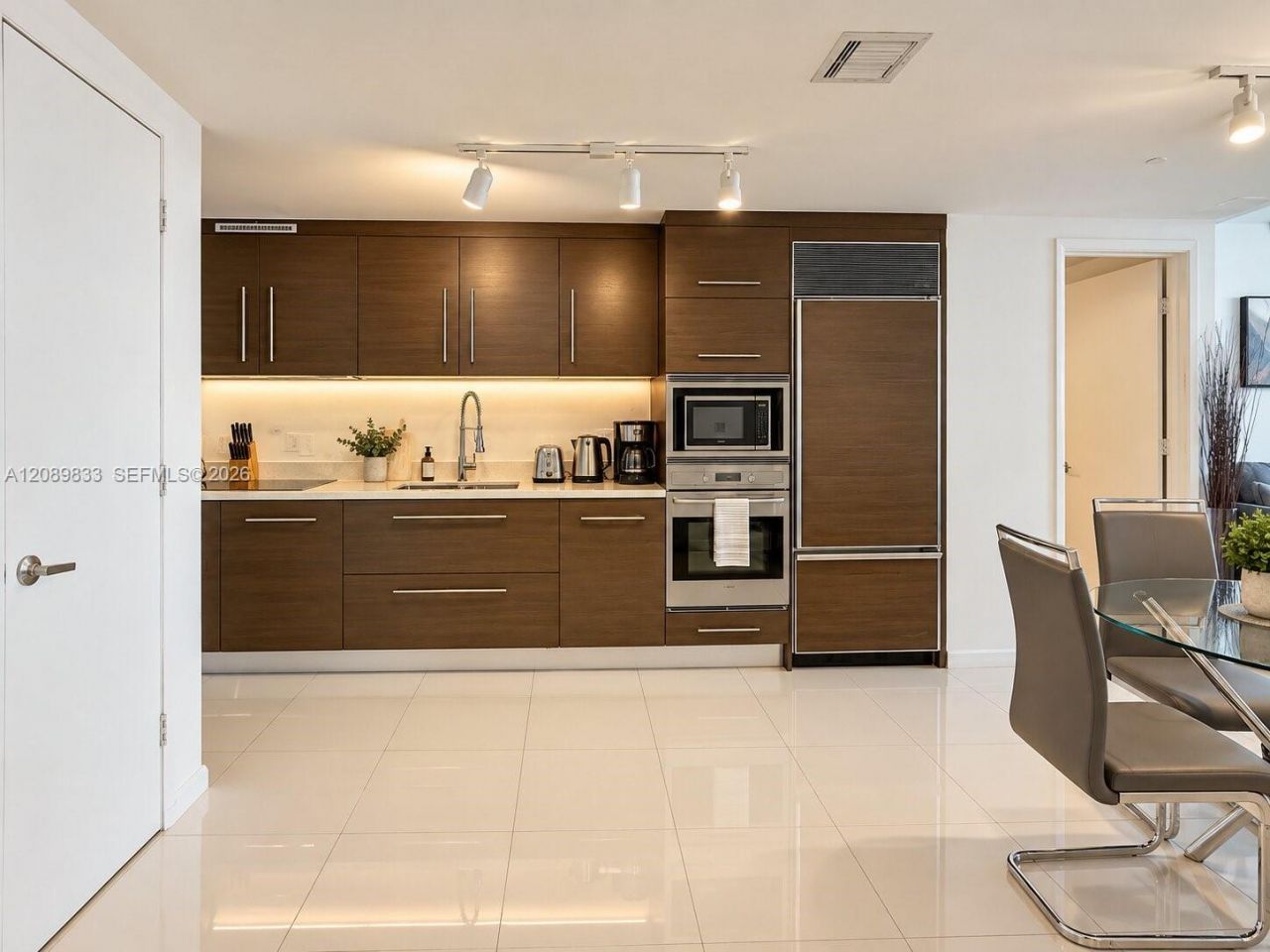 485 Brickell Avenue, Unit 1611, Miami, FL 33131 Photo