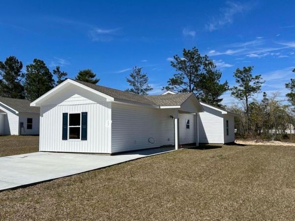299 E Laurel Lane, DeFuniak Springs, FL 32433