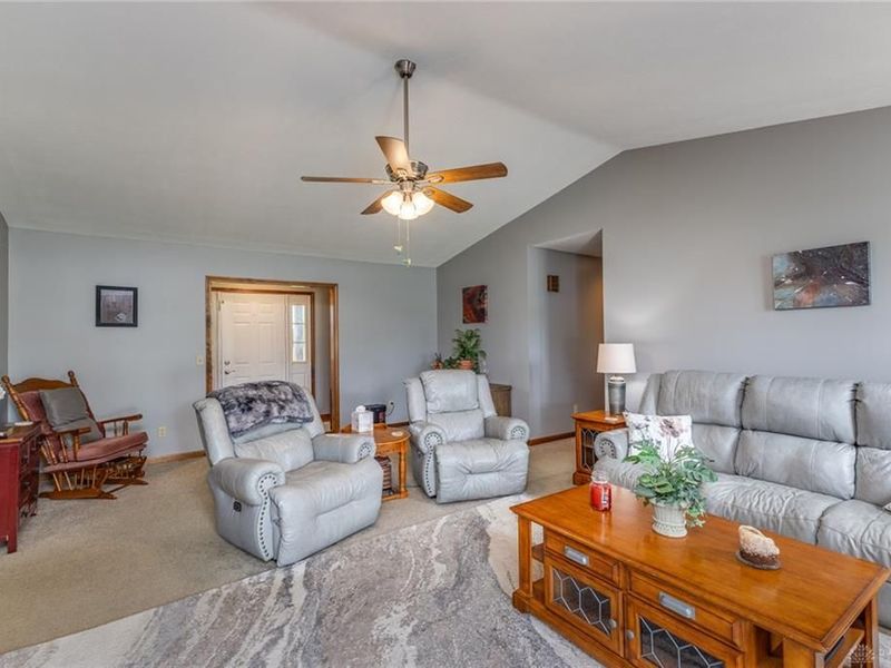 5373 Upper Valley Pike, Springfield, OH 45502 Photo 10