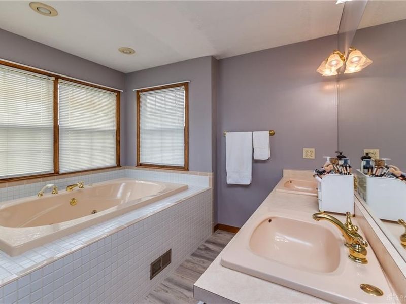5373 Upper Valley Pike, Springfield, OH 45502 Photo 18